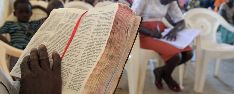 ACK Anglican Church of Kenya, evangelischer Gottesdienst am Sonntag in der St. Pauls Kirche, Turkana Volksgruppe