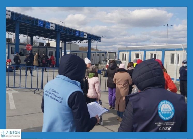 Mitarbeitende haben die Frauen und Kinder aus der Ukraine direkt an der Grenze empfangen und versorgt.