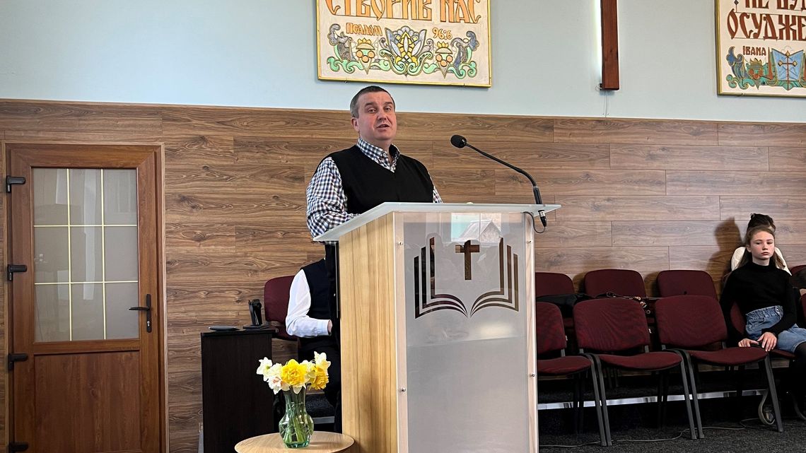 Die baptistische Gemeinde lädt zu Gottesdiensten ein und ist vor Ort in der diakonischen Arbeit aktiv. 