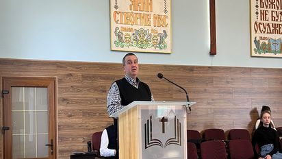 Die baptistische Gemeinde lädt zu Gottesdiensten ein und ist vor Ort in der diakonischen Arbeit aktiv. 